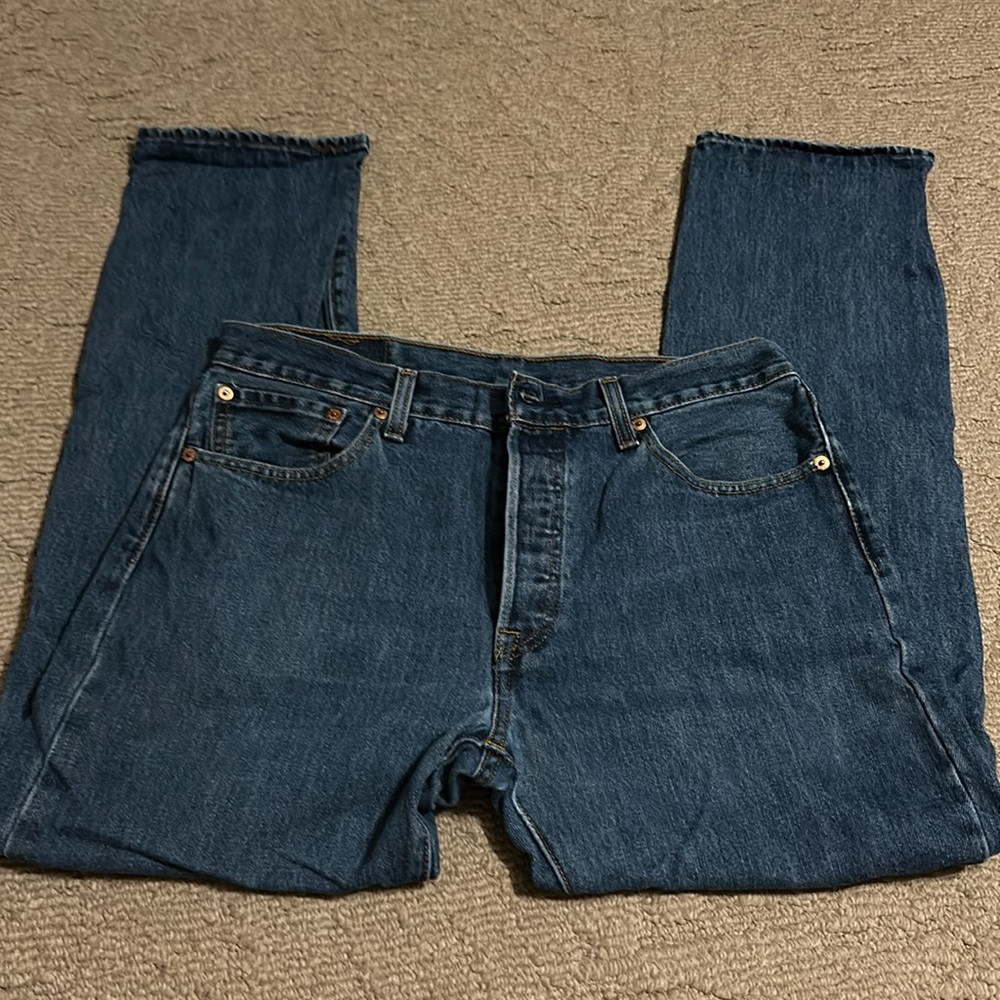 Men’s Levi’s 501 Jeans, medium wash - Picture 3 of 12